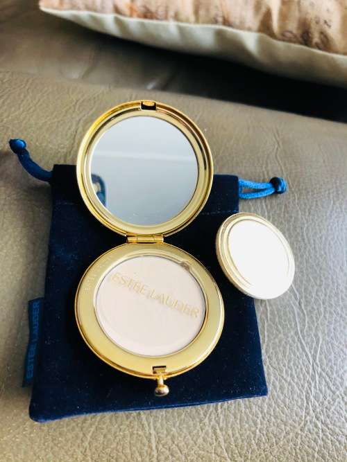 ESTEE LAUDER VINTAGE UNUSED LUCIDITY POWDER COMPACT IN THE ZODIAC LEO SIGN